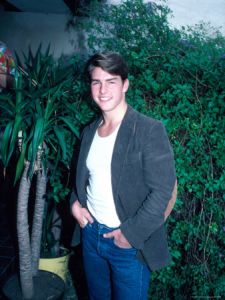 Tom Cruise  1981 Hollywood  cliff.jpg